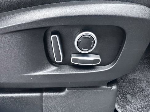 Used 2024 Land Rover Defender 130 S image 41