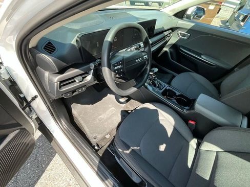 Used 2025 Kia K4 LXS image 9