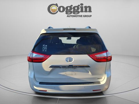 Used 2019 Toyota Sienna Limited image 4