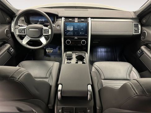 Used 2024 Land Rover Discovery Dynamic SE image 10