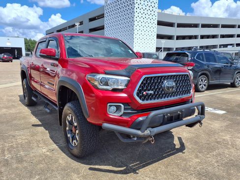 Used 2018 Toyota Tacoma TRD Off-Road AWD/4WD image 2