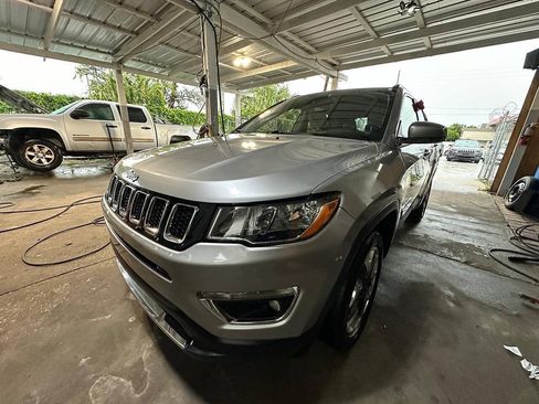 Used 2021 Jeep Compass Limited AWD/4WD image 2