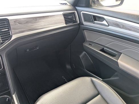 Used 2022 Volkswagen Atlas Cross Sport SE image 17