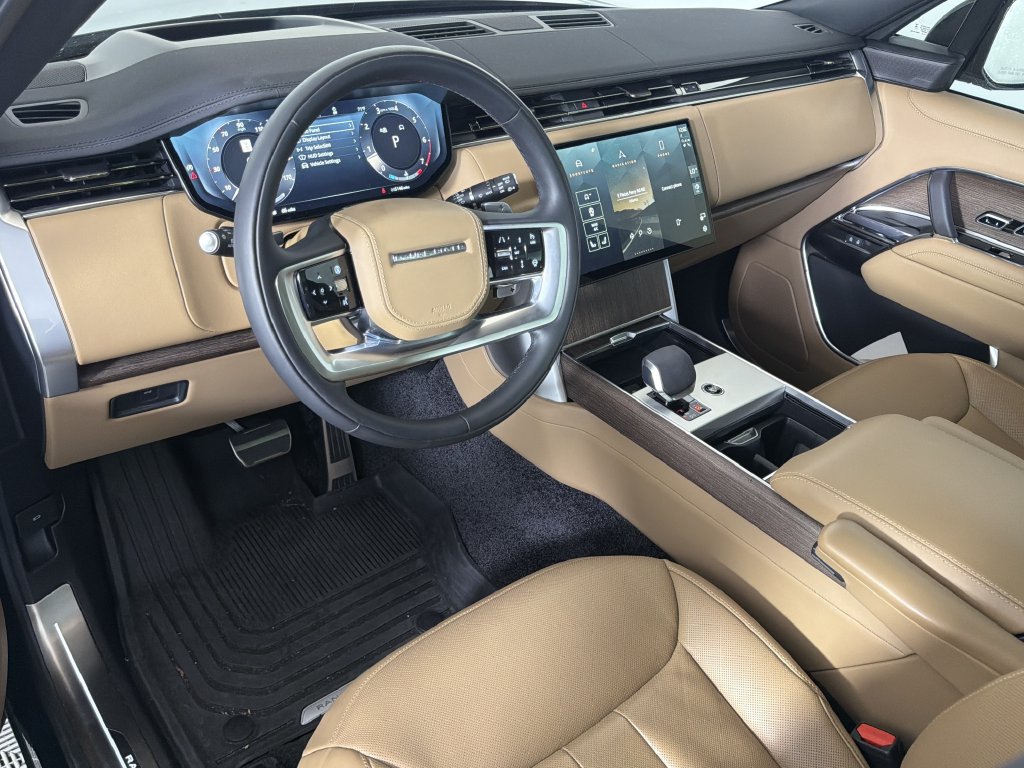 Used 2025 Land Rover Range Rover SE AWD/4WD image 4