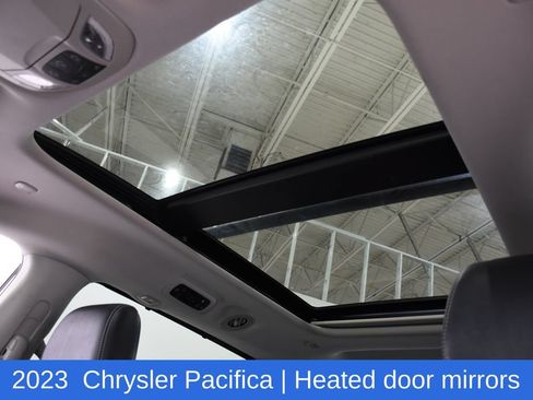 Used 2023 Chrysler Pacifica Limited FWD image 25