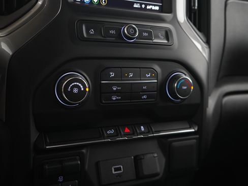 Used 2020 Chevrolet Silverado 1500 Custom w/ Custom Max Trailering Package AWD/4WD image 21