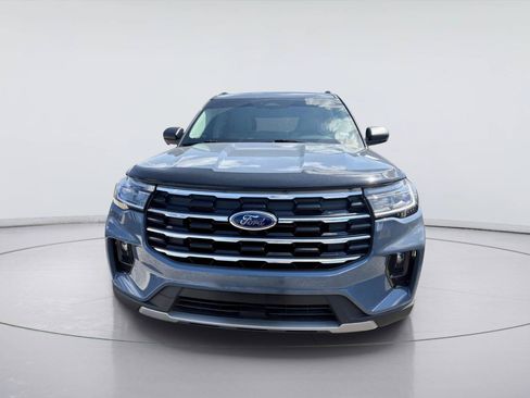 Used 2025 Ford Explorer Active w/ Active Comfort Package RWD image 8