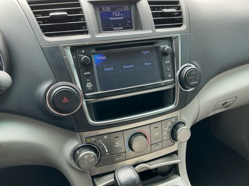 Used 2013 Toyota Highlander 4WD w/ Cold Weather Pkg image 28