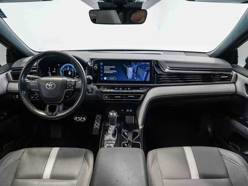 Used 2025 Toyota Camry SE FWD image 12