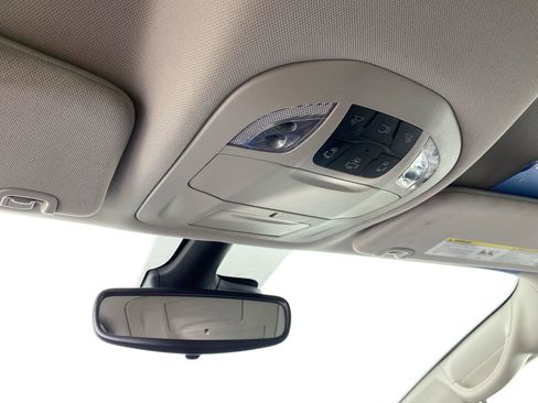 Used 2024 Chrysler Pacifica Touring-L image 26