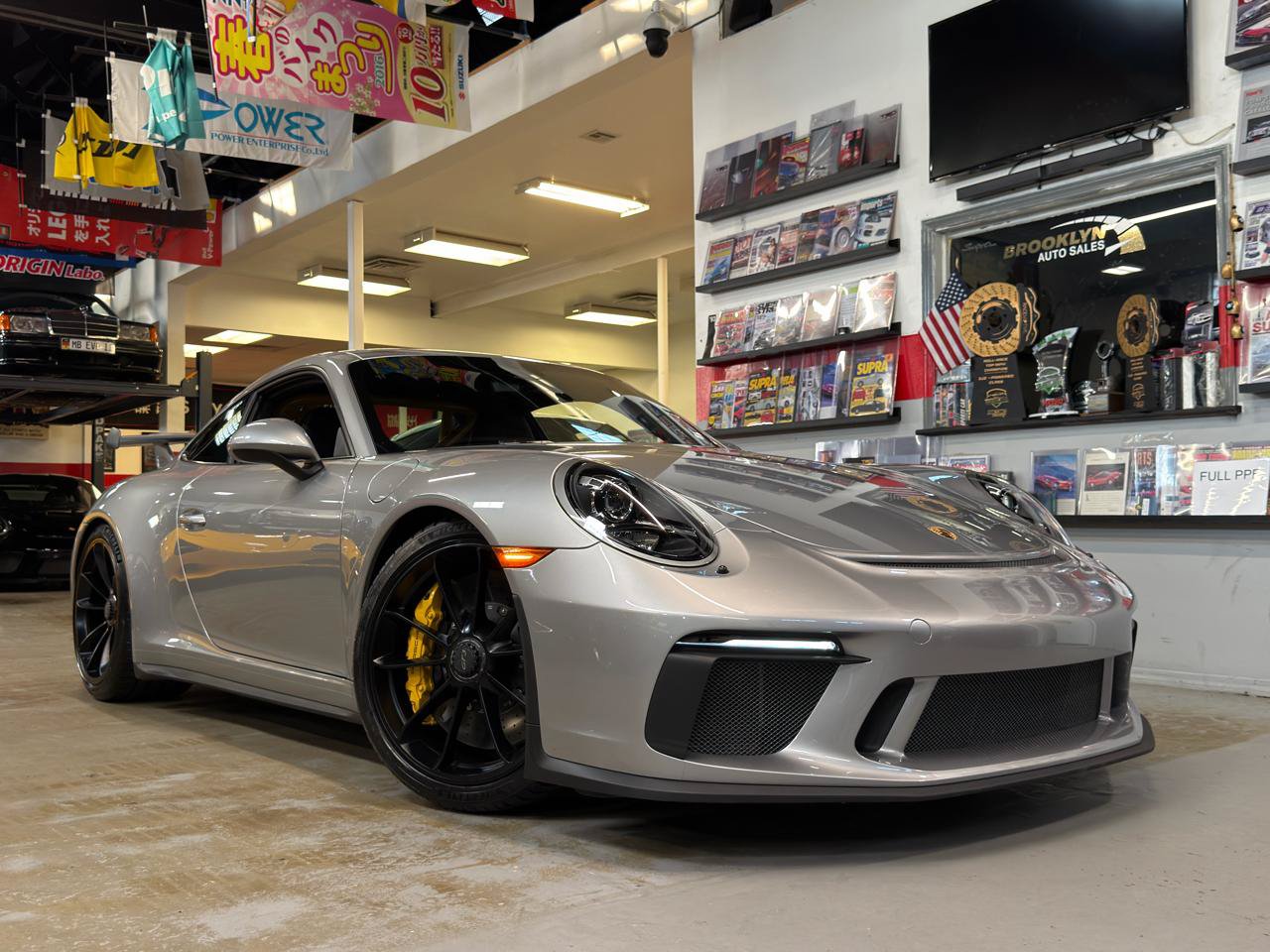 Used 2018 Porsche 911 GT3 RWD image 1