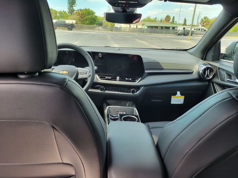 Used 2026 Chevrolet Equinox LT w/ Convenience Package II image 12