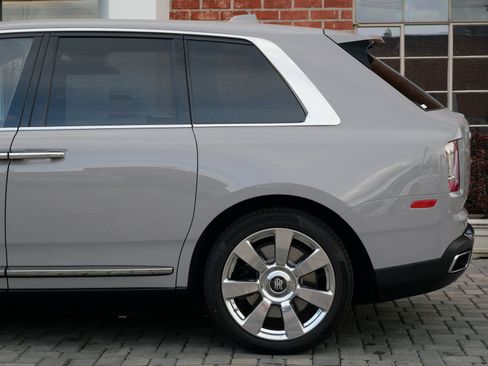 Certified 2024 Rolls-Royce Cullinan AWD/4WD image 21