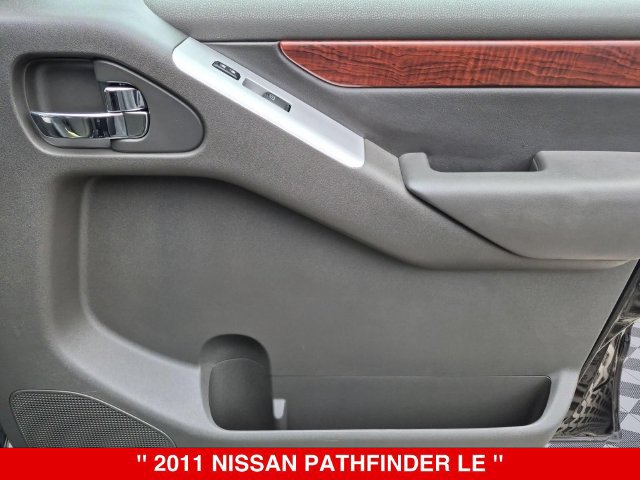 Used 2011 Nissan Pathfinder LE AWD/4WD image 35
