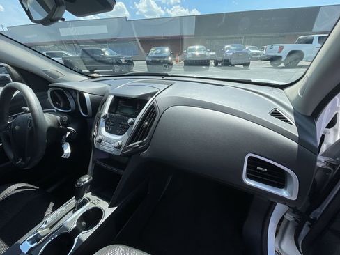Used 2017 Chevrolet Equinox LS FWD image 27