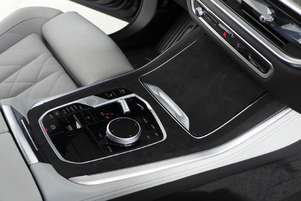 Used 2026 BMW X5 xDrive40i w/ M Sport Package AWD/4WD image 15