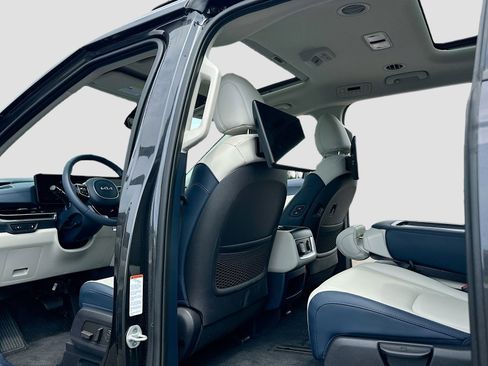 New 2025 Kia Carnival SX image 6