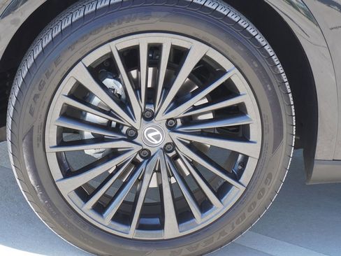 Used 2024 Lexus RX 350 Premium w/ Convenience Package image 4