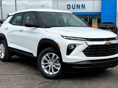 New 2026 Chevrolet TrailBlazer LS FWD image 2