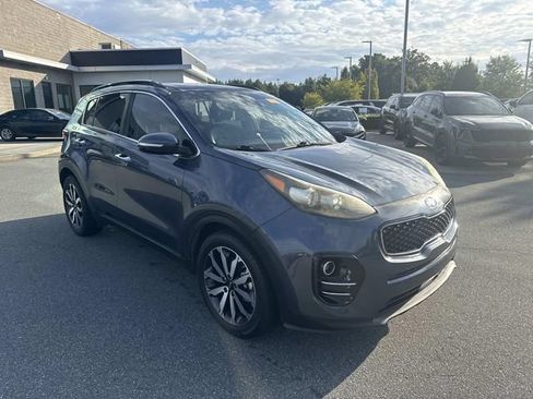 Used 2018 Kia Sportage EX w/ EX Technology Package FWD image 3
