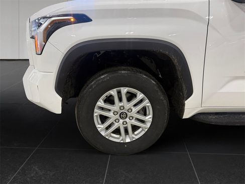 Used 2022 Toyota Tundra SR5 w/ SR5 Premium Package image 9