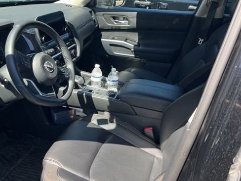 Used 2024 Nissan Pathfinder SL image 9