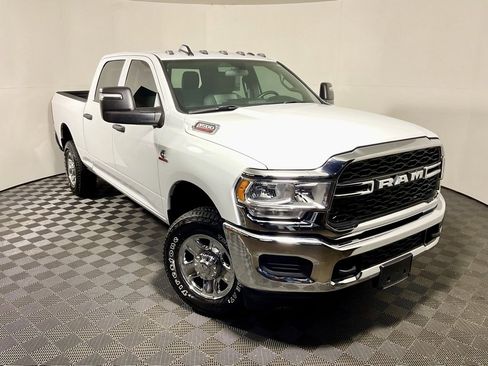 Used 2024 RAM 3500 Tradesman w/ Chrome Appearance Group image 3