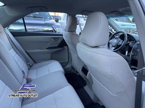 Used 2017 Toyota Camry LE image 33