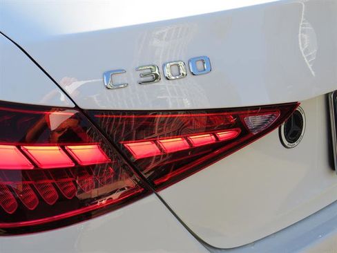 Used 2025 Mercedes-Benz C 300 4MATIC Sedan image 28