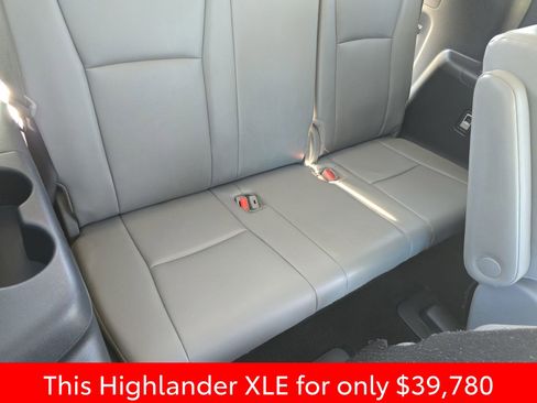 Used 2024 Toyota Highlander XLE AWD/4WD image 18