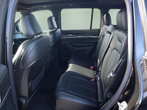 New 2025 Jeep Grand Cherokee Limited image 25