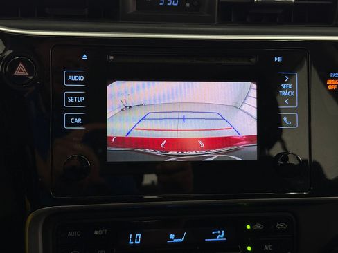 Used 2019 Toyota Corolla LE w/ Carpet Mat Package (TMS) FWD image 29
