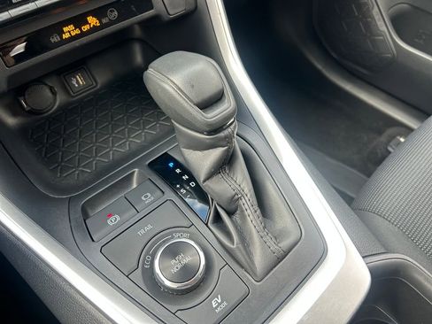Certified 2023 Toyota RAV4 LE AWD/4WD image 17