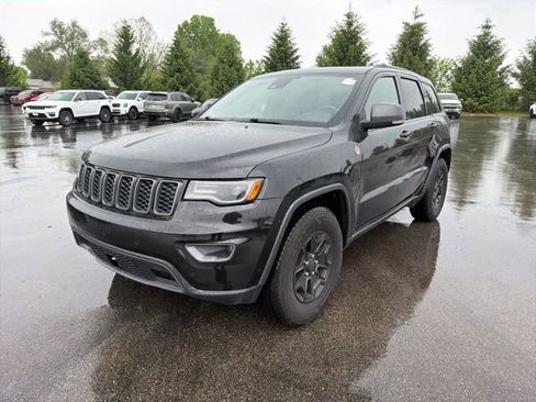 Used 2018 Jeep Grand Cherokee Trailhawk w/ Trailhawk Luxury Group AWD/4WD image 2