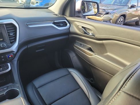 Used 2023 GMC Acadia SLT image 17