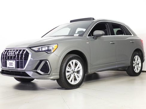 Used 2022 Audi Q3 2.0T Premium w/ Convenience Package image 2