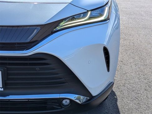 Used 2023 Toyota Venza Limited image 20