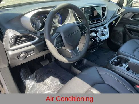 New 2027 Chrysler Pacifica Select FWD image 16