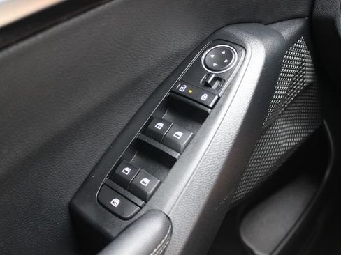 Used 2025 Kia Seltos S AWD/4WD image 19