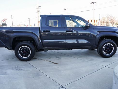 Used 2024 Toyota Tacoma TRD Off-Road image 9