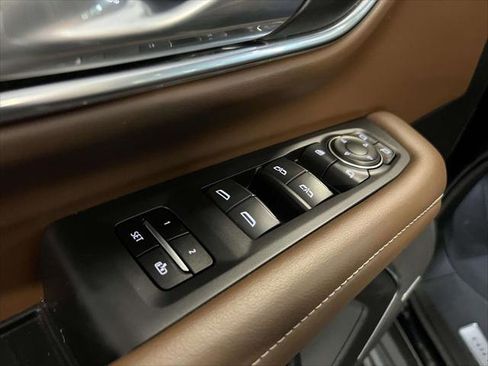 Used 2024 Chevrolet Suburban High Country image 17