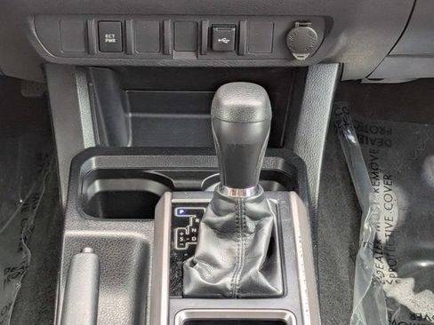 Used 2020 Toyota Tacoma SR5 w/ SR5 Appearance Package (SM) RWD image 18