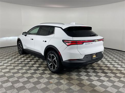 New 2026 Chevrolet Equinox EV LT image 18