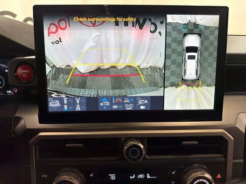 Used 2025 Toyota 4Runner TRD Off-Road Premium AWD/4WD image 30