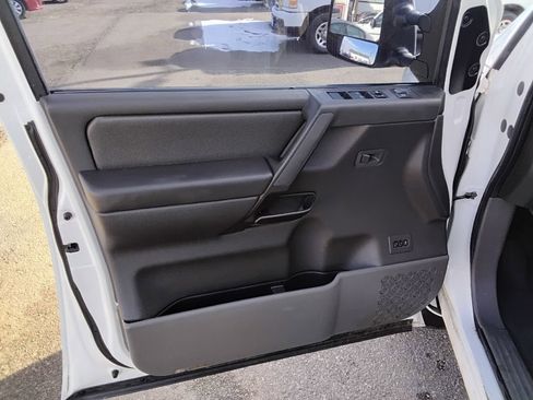 Used 2007 Nissan Titan LE w/ Side-Airbag Pkg w/ VDC image 9