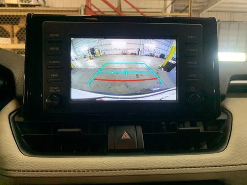 Used 2019 Toyota RAV4 XLE AWD/4WD image 24