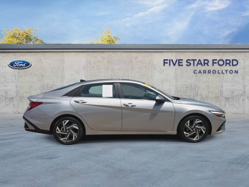 Used 2025 Hyundai Elantra Limited FWD image 9