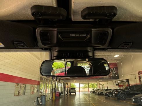Used 2025 Jeep Wrangler Unlimited Sport AWD/4WD image 15