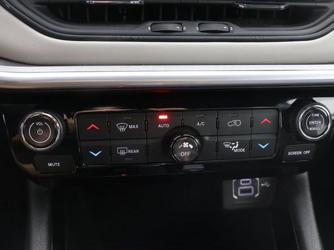 Used 2025 Jeep Compass Limited AWD/4WD image 15