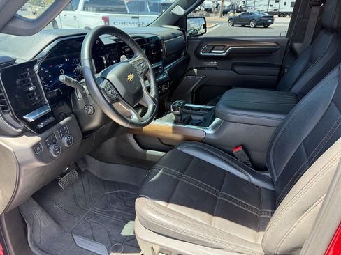 Used 2023 Chevrolet Silverado 1500 High Country w/ High Country Premium Package AWD/4WD image 16